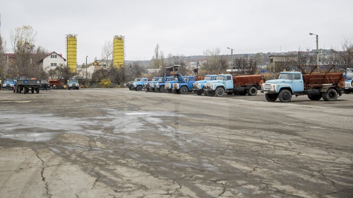 Autorităţile din Chişinău spun că sunt pregătite de iarnă, chiar dacă autospecialele sunt vechi (FOTOREPORT)