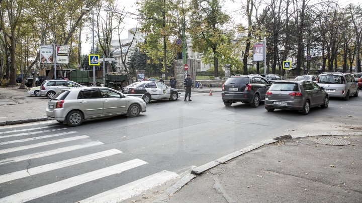 Forfotă mare în Capitală. Autorităţile au început pregătirile pentru Târgul de Crăciun de pe 31 august (FOTOREPORT)