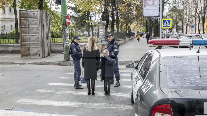 Forfotă mare în Capitală. Autorităţile au început pregătirile pentru Târgul de Crăciun de pe 31 august (FOTOREPORT)