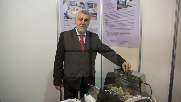 Banii, purtători de infecţii şi pericol pentru sănătatea oamenilor. Un inventator român a creat aparatul de sterilizare a bancnotelor (FOTO)