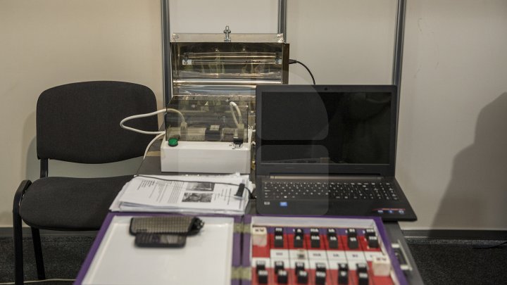 Banii, purtători de infecţii şi pericol pentru sănătatea oamenilor. Un inventator român a creat aparatul de sterilizare a bancnotelor (FOTO)