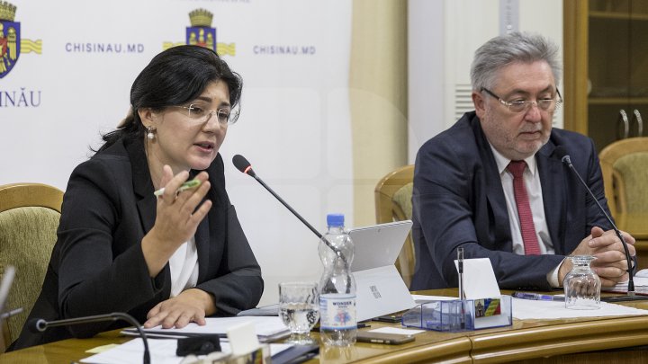 REPLICI ACIDE la şedinţa Primăriei. Silvia Radu l-a luat la rost pe şeful Direcţiei Transport şi Căi de Comunicaţii (FOTO)