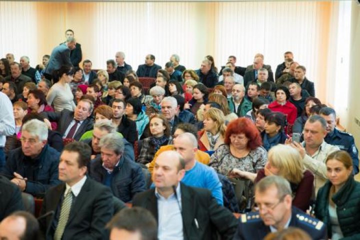 Reformele Guvernului, discutate de premierul Pavel Filip şi autoritățile locale din Cahul