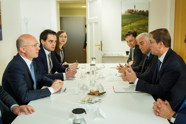 Pavel Filip a avut o întrevedere la Bruxelles cu omologul său sloven, Miroslav Cerar