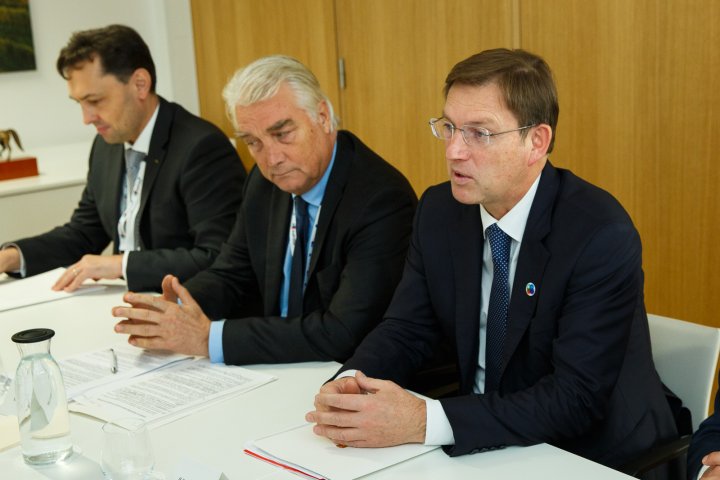 Pavel Filip a avut o întrevedere la Bruxelles cu omologul său sloven, Miroslav Cerar