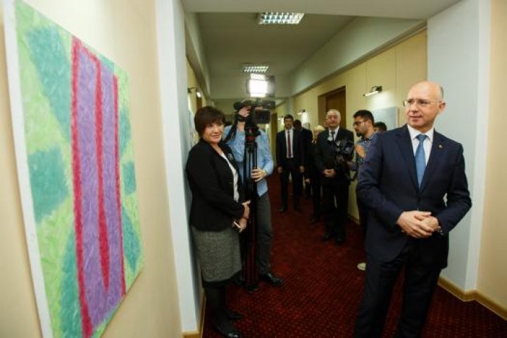 Expoziția artistului plastic Mihai Țăruș, vernisată la Guvern (FOTO)