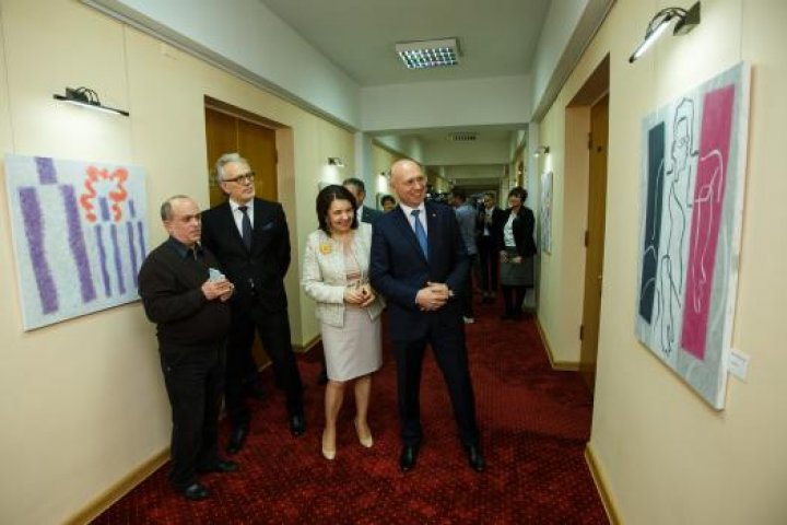 Expoziția artistului plastic Mihai Țăruș, vernisată la Guvern (FOTO)