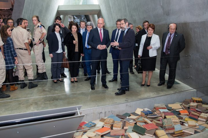 Premierul Pavel Filip a vizitat Centrul Mondial de Comemorare a Victimelor Holocaustului YAD VASHEM (FOTO)