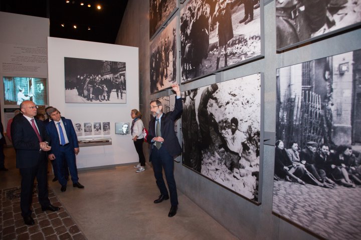 Premierul Pavel Filip a vizitat Centrul Mondial de Comemorare a Victimelor Holocaustului YAD VASHEM (FOTO)