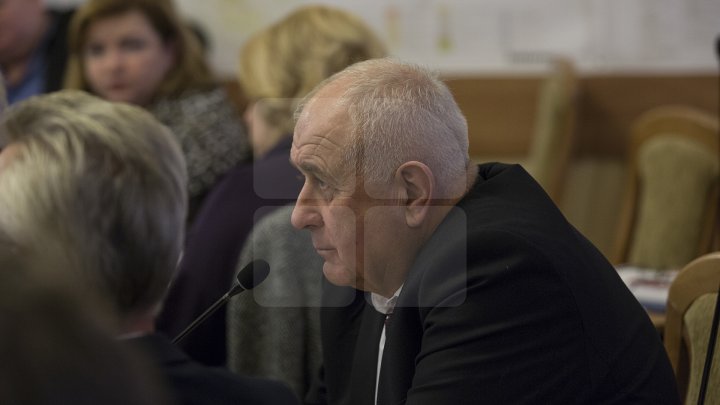 REPLICI ACIDE la şedinţa Primăriei. Silvia Radu l-a luat la rost pe şeful Direcţiei Transport şi Căi de Comunicaţii (FOTO)