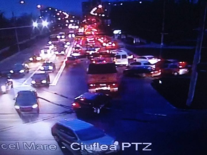 Serviciul InfoTrafic: Cinci accidente în Capitală. Unde se circulă cu dificultate (FOTO)