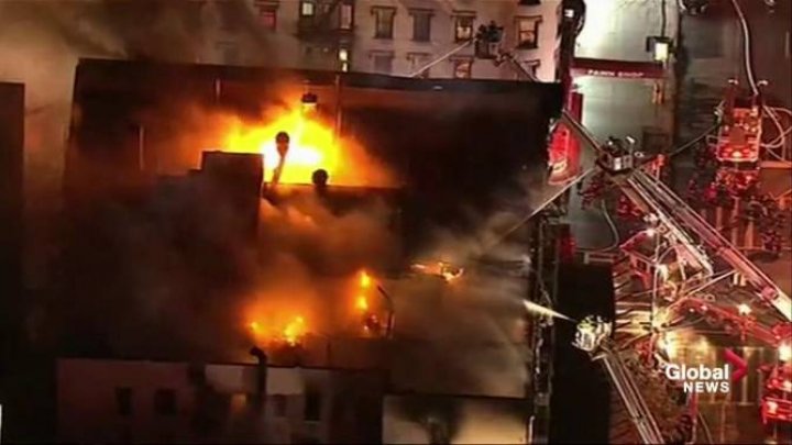 INCENDIU de amploare în New York. Trei clădiri au fost făcute scrum, iar 18 avariate