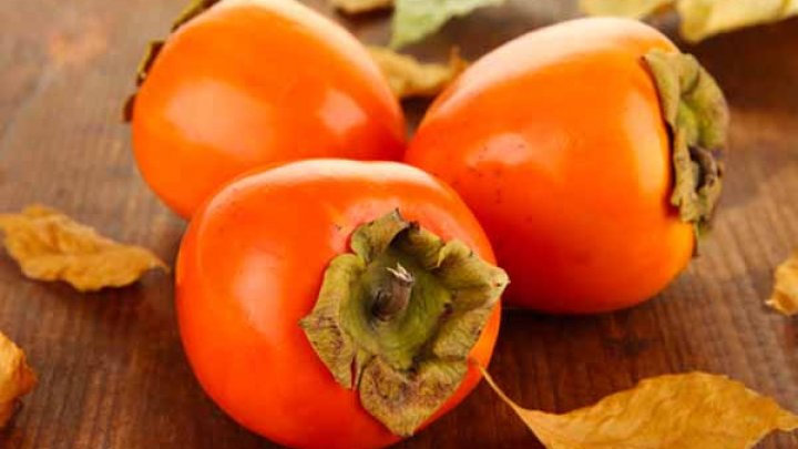 Delicios şi plin de vitamine! Tot ce trebuie să ştii despre KAKI, fructul zeilor