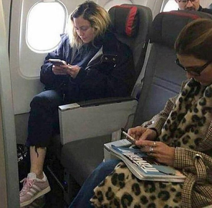 GREU DE IMAGINAT: Cum a fost surprinsă Madonna în avion. Fanii au fost ŞOCAŢI (FOTO)