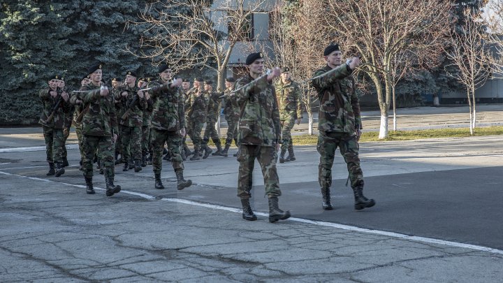 Acestia sunt militarii care vor reprezenta Moldova la parada militara de ziua nationala a romaniei pe 1 decembrie (FOTOREPORT)