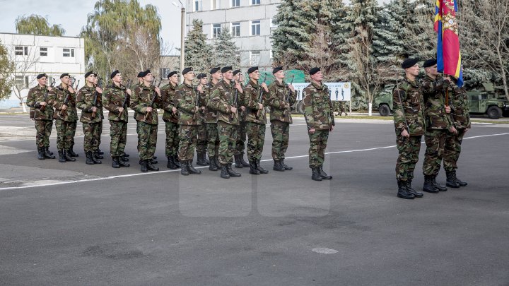 Acestia sunt militarii care vor reprezenta Moldova la parada militara de ziua nationala a romaniei pe 1 decembrie (FOTOREPORT)