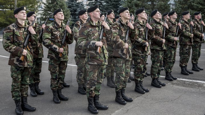 Acestia sunt militarii care vor reprezenta Moldova la parada militara de ziua nationala a romaniei pe 1 decembrie (FOTOREPORT)