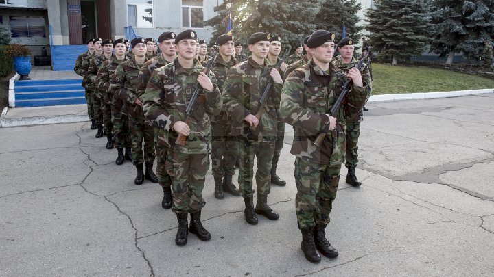 Acestia sunt militarii care vor reprezenta Moldova la parada militara de ziua nationala a romaniei pe 1 decembrie (FOTOREPORT)