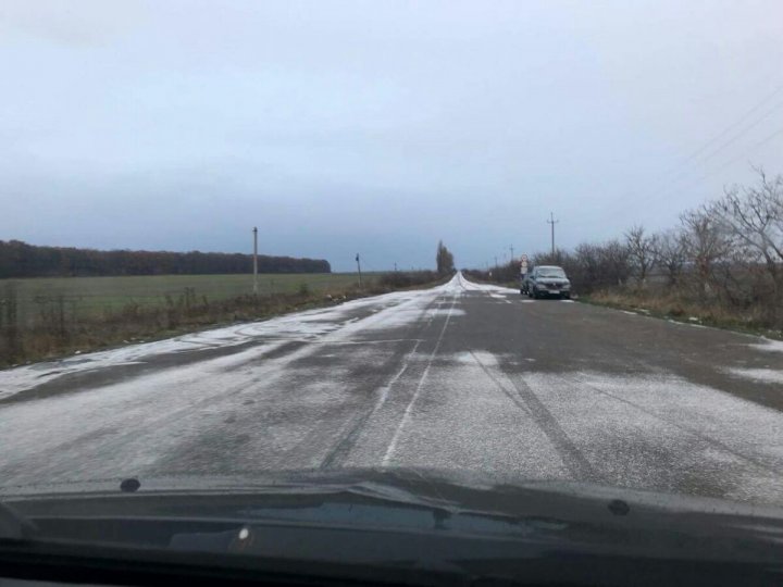 METEO 21 noiembrie 2017. PRIMII FULGI DE ZĂPADĂ în nordul ţării. Câte grade vom avea în termometre (FOTO)