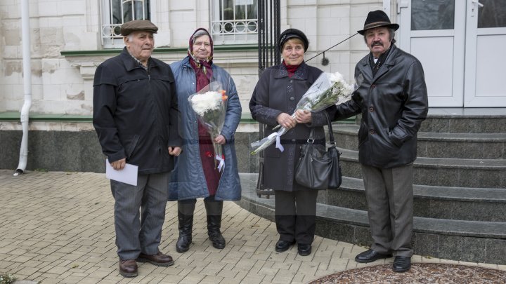 Iubire până la adânci bătrâneți. 50 de cupluri din Chişinău sărbătoresc astăzi nunta de aur (FOTOREPORT)