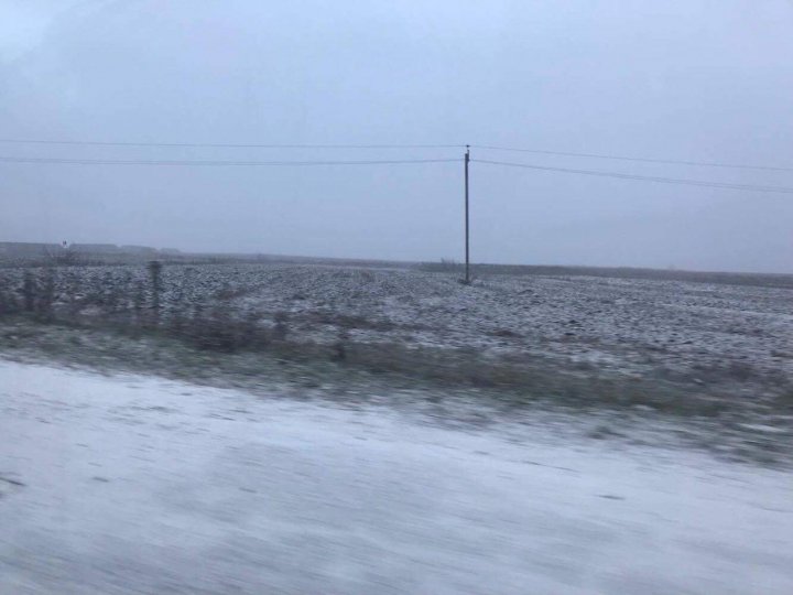 METEO 21 noiembrie 2017. PRIMII FULGI DE ZĂPADĂ în nordul ţării. Câte grade vom avea în termometre (FOTO)