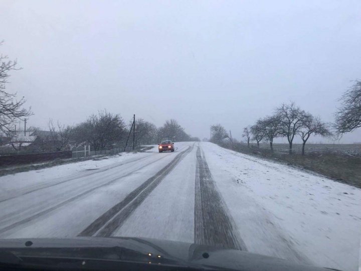 METEO 21 noiembrie 2017. PRIMII FULGI DE ZĂPADĂ în nordul ţării. Câte grade vom avea în termometre (FOTO)