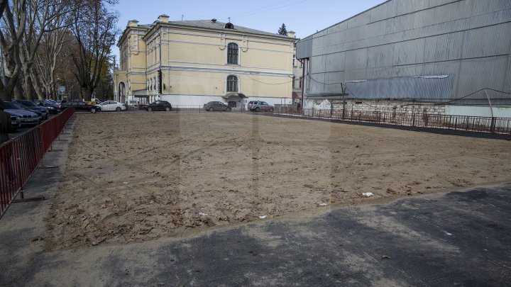 CAPITALA, GATA DE SĂRBĂTORI. În acest an, vor fi instalate 70 de mii de luminițe (FOTOREPORT)