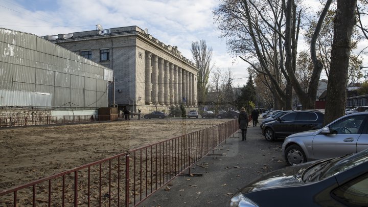 CAPITALA, GATA DE SĂRBĂTORI. În acest an, vor fi instalate 70 de mii de luminițe (FOTOREPORT)