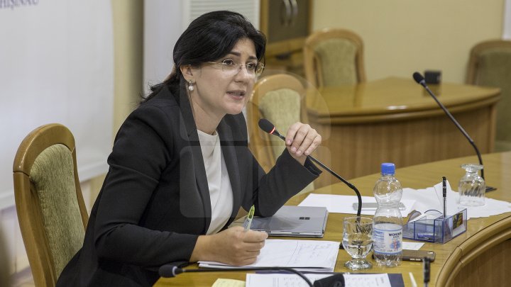 REPLICI ACIDE la şedinţa Primăriei. Silvia Radu l-a luat la rost pe şeful Direcţiei Transport şi Căi de Comunicaţii (FOTO)