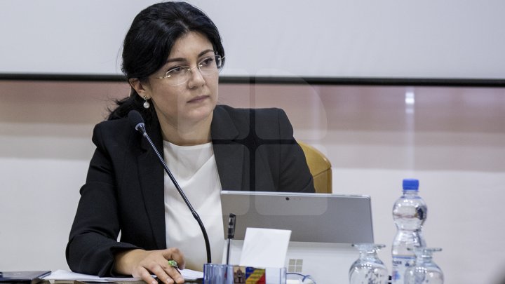 REPLICI ACIDE la şedinţa Primăriei. Silvia Radu l-a luat la rost pe şeful Direcţiei Transport şi Căi de Comunicaţii (FOTO)