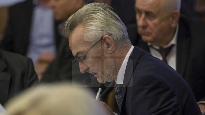 REPLICI ACIDE la şedinţa Primăriei. Silvia Radu l-a luat la rost pe şeful Direcţiei Transport şi Căi de Comunicaţii (FOTO)