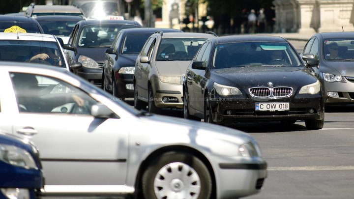 Cine trece primul în intersecţie? GREŞEALA pe care o fac toţi şoferii (FOTO)