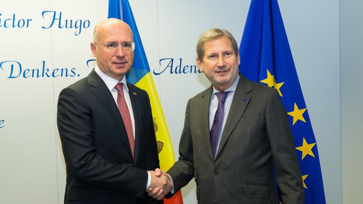 Comisarul Hahn, la întrevederea cu premierul Filip: Suportul bugetar va fi alocat până la finele anului