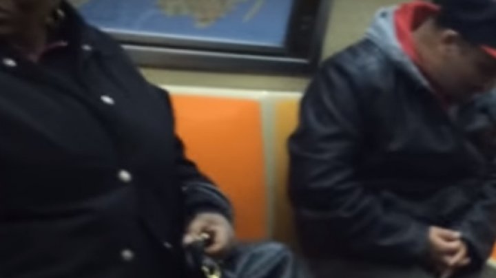 Un șobolan a provocat panică printre călătorii dintr-o garnitura de metrou din New York (VIDEO)