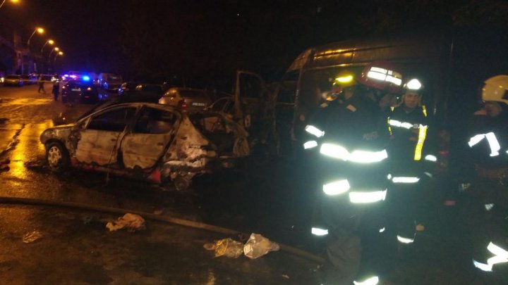 GRAV ACCIDENT în Bucureşti! Patru maşini au ars, iar o persoană a murit (FOTO)