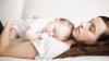 Studiu: De ce bebelușii ar trebui să doarmă cu mama lor până la vârsta de 3 ani