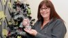 O britanică confecţionează cele mai SINISTRE jucării pentru Pomul de Crăciun