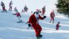 SENZAȚII TARI în America. Peste 160 de Moşi Crăciun au participat la o cursă pe schiuri