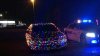 MOTIVUL pentru care un bărbat şi-a decorat mașina cu 1.000 de luminițe de Crăciun. REACŢIA Poliţiei
