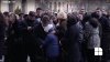 Funeraliile Regelui Mihai I. Mii de români aşteaptă ore în şir să se închine pentru ultima dată monarhului