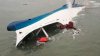 Un feribot cu 251 de persoane la bord s-a răsturnat. Cel puțin patru morţi