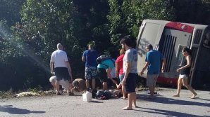 ACCIDENT DE GROAZĂ în Mexic: 12 oameni morţi şi 20 de răniți, după ce autocarul în care se aflau s-a răsturnat (VIDEO)