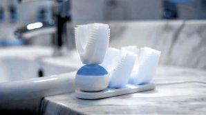 Periuţa de dinţi pentru leneşi care spală singură dantura în doar 10 secunde