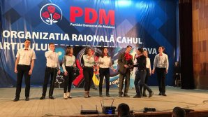 CONCURS INEDIT la Cahul organizat de tinerii democraţi. Elevii din oraș s-au luptat pentru titlul celor mai umorişti tineri