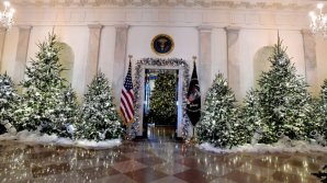 Magia sărbătorilor de iarnă. Unde sunt fabricate decoraţiunile de Crăciun care împodobesc metropolele