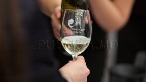 Cum se bea corect șampania. Greșeala pe care o faci şi schimbă gustul băuturii