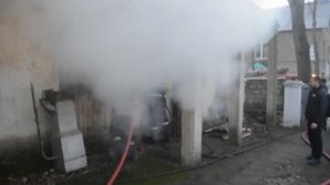 Un bărbat din Bălţi a murit după ce apartamentul său a fost cuprins de flăcări (VIDEO)