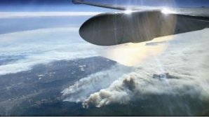 IMAGINI UIMITOARE! Un avion științific al NASA survolează incendiul Thomas din California