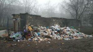 Oraşul Bălţi, focar de infecţie şi epidemie din cauza deşeurilor. Munţi de gunoaie sunt pe străzi (FOTOREPORT)