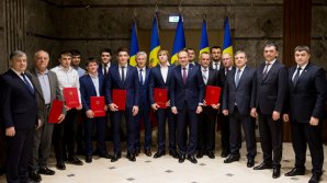 Cinci campioni mondiali au primit diplome din partea lui Andrian Candu: E o onoare să primesc această distincţie